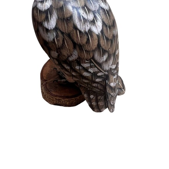 Vintage Set Of 2 Hand Carved and Painted‎ Wood Owl Figurines On Wood Slices - Picture 10 of 10